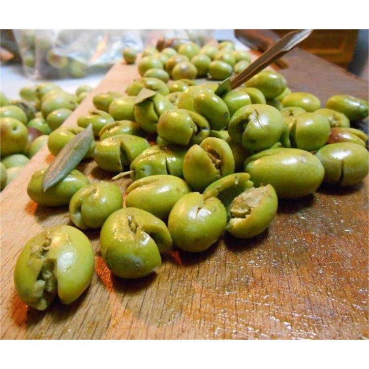 1KG Gemlik El Kırması Yeşil Zeytin 1KG Gemlik El Kırması Yeşil Zeytin
